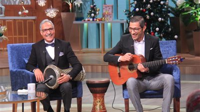 دويتوهات مبهجة للطبلة والربابة والجيتار والساكس فون في “معكم” (صور)