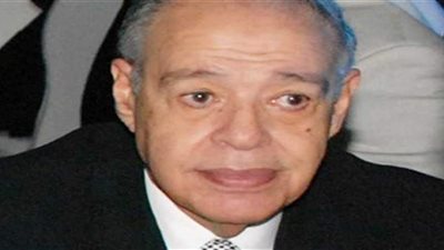 ننشر أخر صورة للكاتب الراحل إبراهيم سعدة بصحبة ابنته