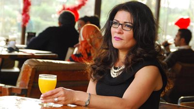 «فوق كفِّ امرأة».. أخطر معارك فاطمة ناعوت من الأزهر لـ«المعبد اليهودي»