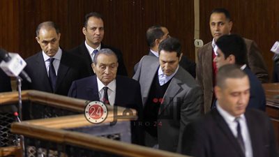 مبارك فى اقتحام السجون: سلمت البلاد للقوات المسلحة حتى لا تسقط مصر