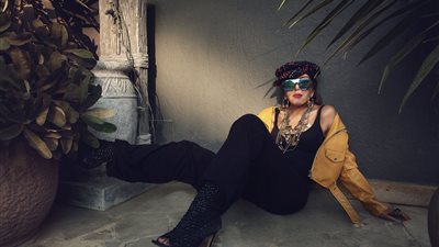 سميرة سعيد تستعد لطرح أغنية جديدة مع بداية العام قالت عنها: “فيها كم من البهجة” (صورة)