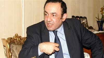 بعد مقال “شهادة مبارك”.. عمرو الشوبكى يرد على اتهامه بمجاملة “الرئيس الأسبق”