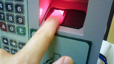 المصرية للاتصالات توقف العمل بـ”التوقيع بالبصمة الإلكترونية” تجنبًا لفيروس كورونا