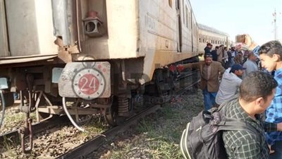 خروج قطار ركاب عن القضبان بمحطة مطاي فى المنيا يثير الذعر بين الركاب (صور)