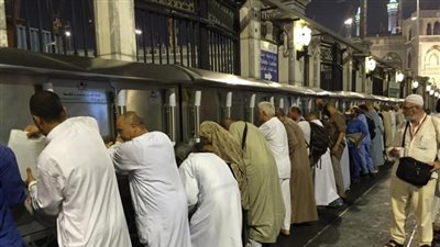 بسبب كورونا.. غلق مشارب ماء زمزم ومنع الاعتكاف داخل الحرمين الشريفين