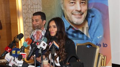 زينة عن فيلم أرض الخوف: “مثلت مع أحمد زكي صدفة” (صور وفيديو)