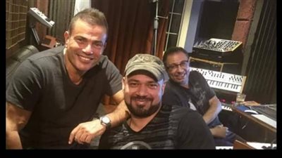 خالد تاج الدين يرد على زكي فطين عبد الوهاب: “عمرو دياب هضبة غصب عنك”