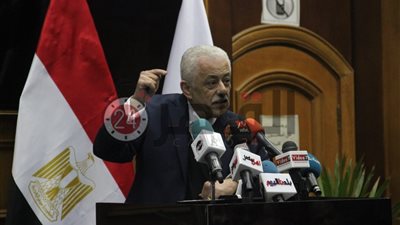 وزير التعليم يصدر قرارًا بضوابط إعفاء أبناء الشهداء ومصابي العمليات الإرهابية من الرسوم الدراسية