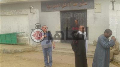 مصرع طالبة وإصابة آخرين عقب انهيار بقاعة في أسوان.. والمحافظ يكلف بالتحقيق في الواقعة (صور)