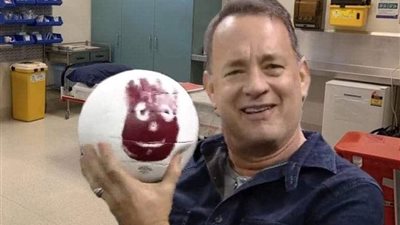 حقيقة الصورة المتداولة لتوم هانكس في أثناء عزله بسبب فيروس كورونا