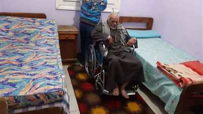 “تضامن الإسكندرية” تأوي 4 أطفال و3 مشردين من عاصفة التنين (صور)