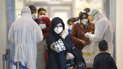 الجيش الإيراني يبدأ إخلاء الشوارع وإنشاء عيادات متنقلة لمواجهة تفشي كورونا