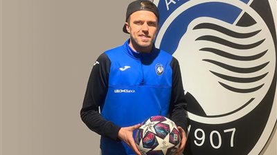 نجم أتالانتا يتبرع بكرة “سوبر هاتريك” لمحاربة كورونا