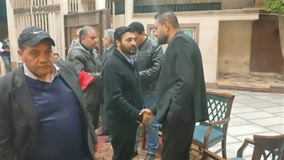 أشرف زكي وحميد الشاعري أول الحاضرين عزاء الشاعر سامح العجمي (صور وفيديو)