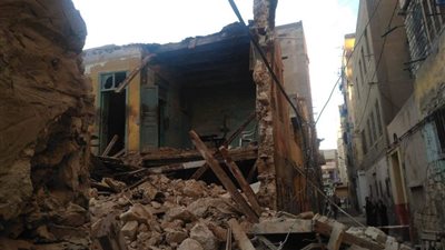 انهيار جزئي لـ3 عقارات في الإسكندرية بسبب الطقس السيئ (صور)