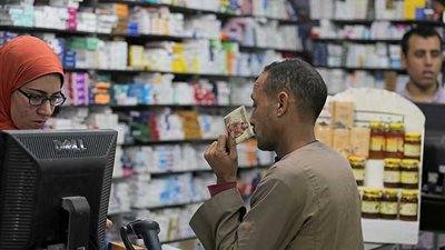 “صيادلة قنا” تكشف سبب أزمة نقص الكمامات والكحول الإيثيلي