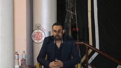 التابعي والقباني وعبدالهادي وشيتوس يقدمون واجب العزاء في وفاة والدة طارق السعيد (فيديو)