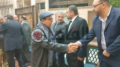 سمير صبري يحرص على تقديم واجب العزاء في سامح العجمي (صور)