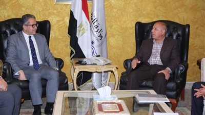 وزيرا النقل والسياحة يبحثان سبل تعزيز التعاون والتنسيق لخدمة القطاع السياحي