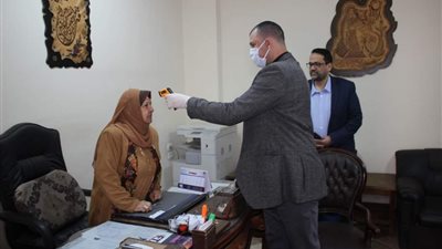 تعليم الغربية: كواشف لقياس درجة حرارة العاملين لمواجهه كورونا (صور)