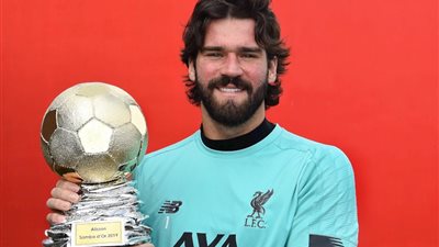 أليسكون بيكر: “يجب أن نبقى في بيوتنا.. الصحة أهم”