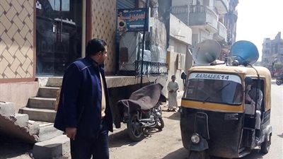 محافظة الشرقية تستعين بـ”توك توك” لتوعية المواطنين بمخاطر فيروس كورونا (صورة)