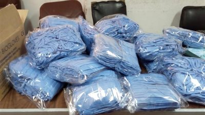 الرقابة الإدارية: ضبط 2090 كمامة و6085 علبة كحول في 3 محافظات (صور)