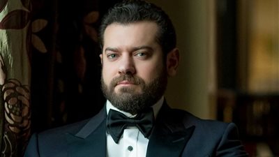 جلسة تصوير جديدة للفنان عمرو يوسف في مدينة الجونة (صور)