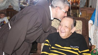 الأب بطرس دانيال يكشف لـ”القاهرة 24″ اللحظات الأخيرة في حياة جورج سيدهم (فيديو)