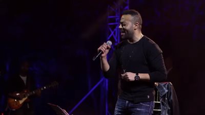 بعد تامر عاشور.. الجماهير تطالب عمرو دياب وتامر حسني بحفلات “لايف” بسبب الحظر (فيديو)