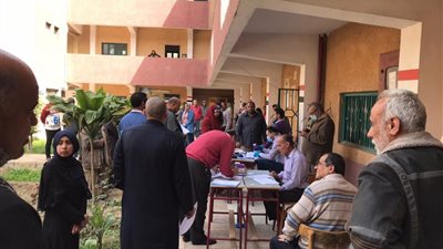 12 مدرسة بالقليوبية تستقبل طلاب أولى ثانوي لتسليم شرائح التابلت (الأسماء)