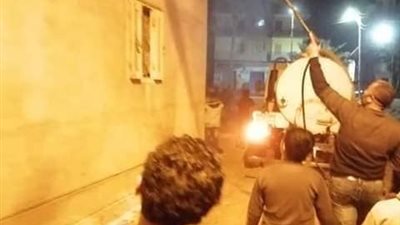 رش وتعقيم أعمدة الإنارة وشرفات المنازل لمنع انتشار فيروس كورونا بالشرقية (صور)