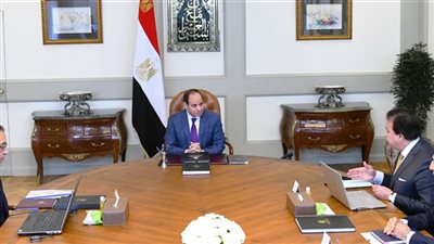 السيسي يجتمع بـ”مدبولي” وعدد من الوزراء ورئيس المخابرات العامة لمتابعة جهود مكافحة كورونا