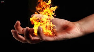 إصابة طفل بحروق إثر غسل يده بالبنزين أثناء عمله بورشة في سوهاج