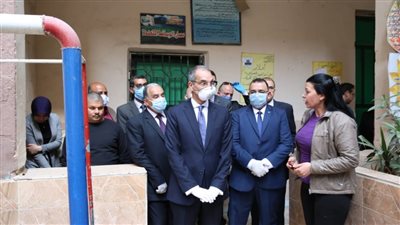 وزير الاتصالات يتفقد مركز الخدمات البريدية بالهرم لمتابعة انتظام صرف معاشات شهر أبريل