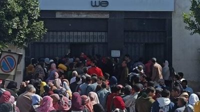 زحام أمام سنترالات الغربية بسبب شرائح التابلت.. والتعليم: الواي فاي هو الحل