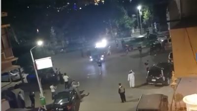 “أنا ابن مصر”.. رسائل وأغانى لدعم جيش مصر الأبيض أمام مستشفيات العزل (فيديو)