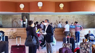 تفاصيل وضع 293 مصريًا و13 رضيعًا عادوا من أمريكا بالحجر الصحي في فنادق مرسى علم (صور)