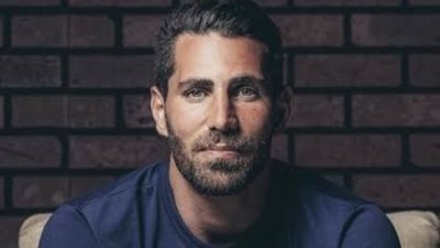 للمرة الثانية.. عزيز مرقة يقدم حفلًا “لايف” على انستجرام بسبب كورونا (صور)