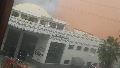 السيطرة على حريق هائل بمخزن في مستشفى القبارى العام غرب الإسكندرية (صور)