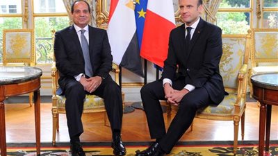 الرئيس السيسي يتلقى اتصالاً هاتفياً من نظيره الفرنسي لبحث تطورات أزمة “كورونا”