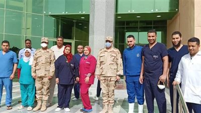 تأييد ومساندة لجهودهم.. وفد من المنطقة الجنوبية العسكرية يزور مستشفى الحجر الصحي بإسنا (صور)