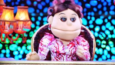 “أبلة فاهيتا” تظهر بدون جمهور بسبب فيروس كورونا.. وتسخر من روجينا (صور)