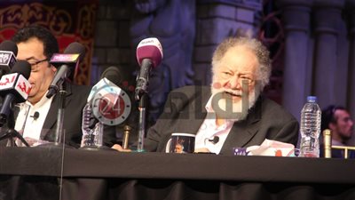 أحمد كرارة وديانا هشام يستعينوا بذكريات “بالحجم العائلي” لتهنئة يحيى الفخراني في عيد ميلاده (صور)