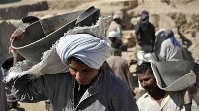 تعرف على تفاصيل منحة الـ500 جنيه المقدمة من وزارة القوى العاملة إلى العمالة غير المنتظمة