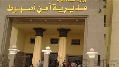 أمن أسيوط يساعد شخصًا احتاج دمًا لقريبه لإجراء عملية جراحية وقت الحظر