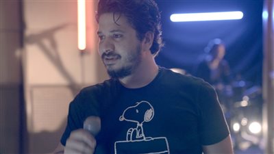 الليلة.. مصطفى حجاج يقدم أغنية جديدة للجمهور في حفل “لايف” (صور وفيديو)