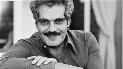 في ذكرى ميلاده الـ88.. من أين اكتسب عمر الشريف لقب “لورانس العرب”؟ (صور)