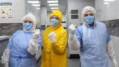 فريق طبي من المستشفى الجامعي بسوهاج يتوجهون لعزل إسنا لعلاج مصابي كورونا