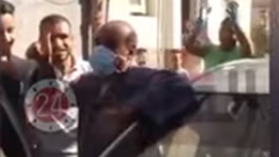 بالتصفيق والزغاريد.. شاهد استقبال أهالي مدينة العمال بقنا لأحد المتعافين من فيروس كورونا (فيديو)